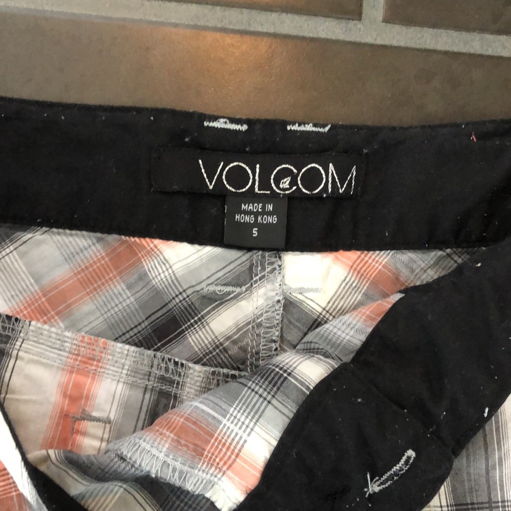 Volcom Shorts - Picture 3 of 3
